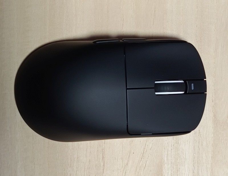 白か黒しかなかったので黒