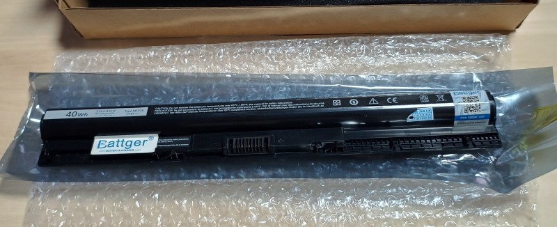 色々貼ってあって主張が激しい